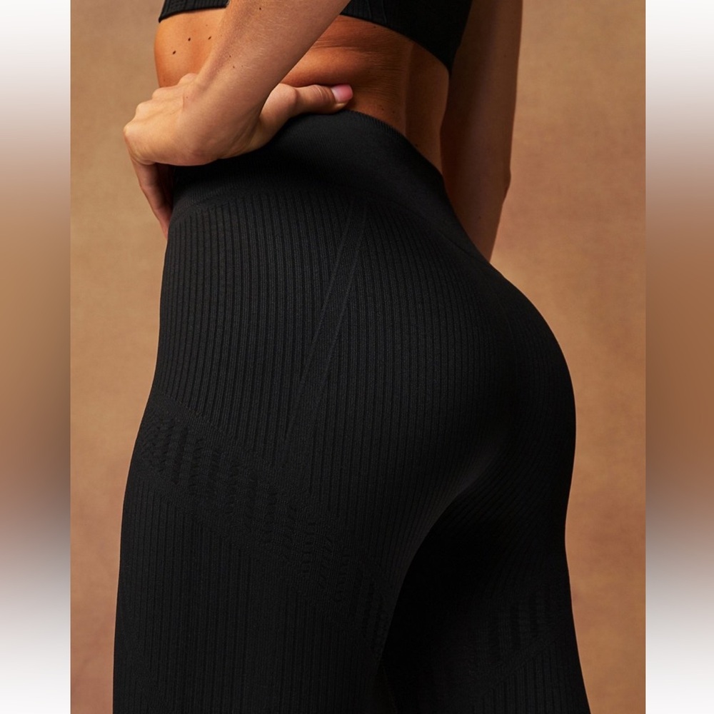 Fabletics Seamless Khloe Workout Set - image 4